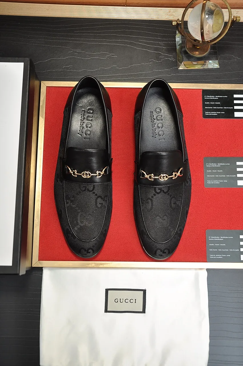 Men's shoes💰500💶Italy's top luxury men's shoe giant (GUCCI) (Gucci) (full cowhide lining) new arrival🍃Original European style🔰 Pleasant to the eye😍In order to make the shoes more durable and non-deformable🌀The production continues to follow traditional methods but there is still no lack of innovation💪Choose original sheepskin for the leather♻️ Smooth and natural And extra bright ⭐Made of imported cowhide, the first choice of rich people 38-45 (45 customized)